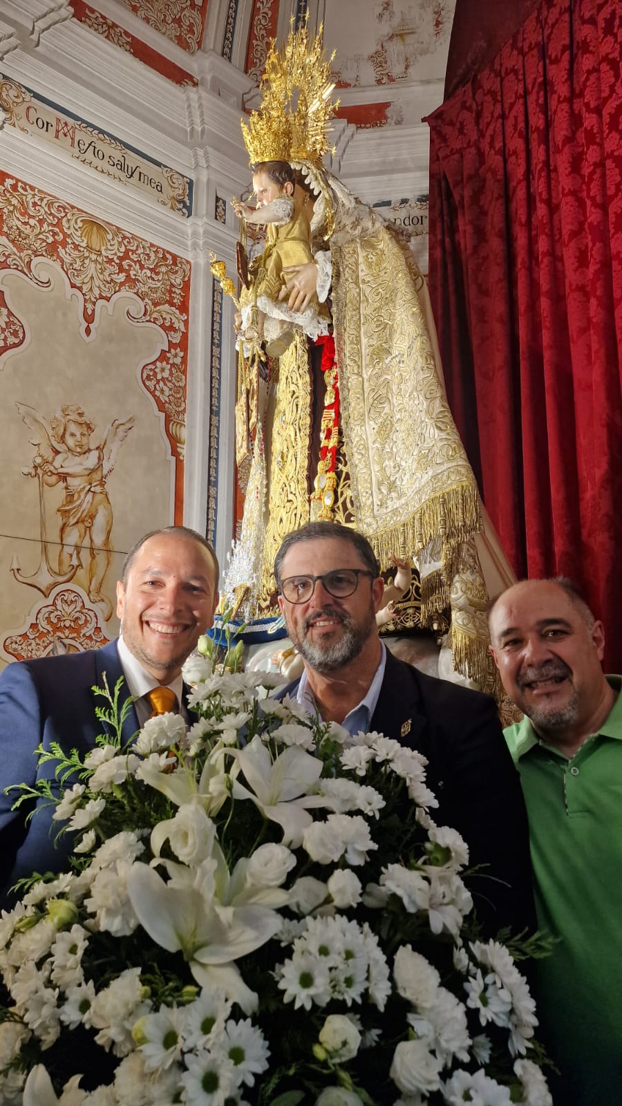 OFRENDA A LA VIRGEN DEL CARMEN CORONADA